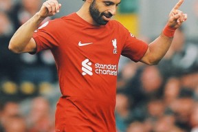 包含社区盾倒计时，那不勒斯转会期复出首秀，细节引发关注，态度坚定，纪律约束更严格的词条